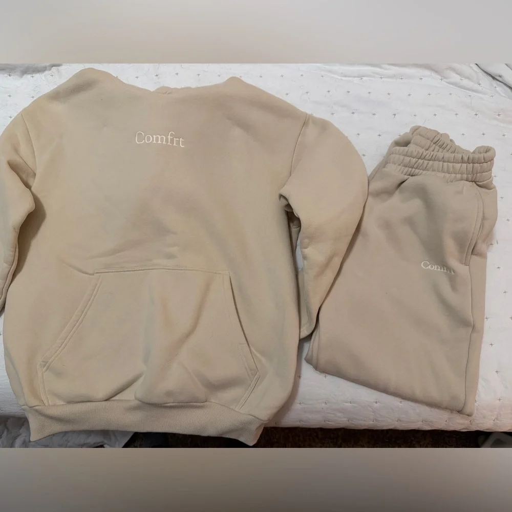 Women's Cream Sweatpants & Joggers Set - Picture 1 of 9
